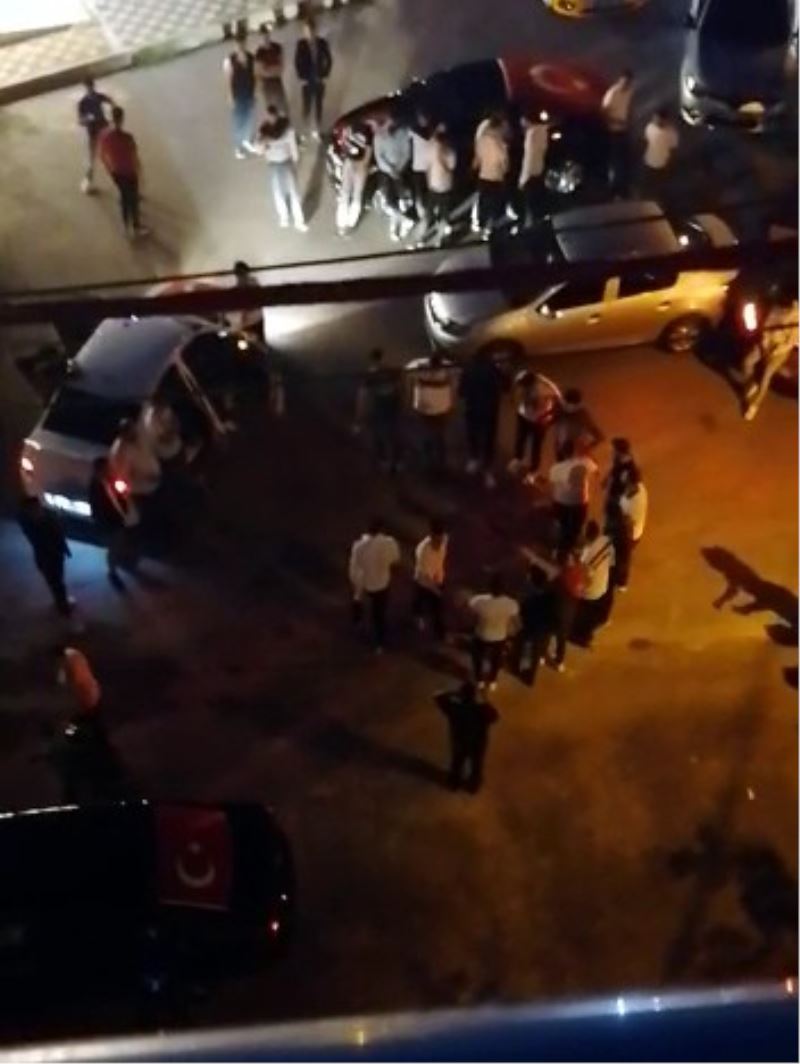 (Özel) Onlarca kişinin sosyal mesafeyi hiçe sayarak asker eğlencesi yaptığı anlar kamerada
