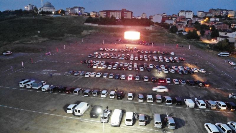 Sultanbeyli’de açık havada arabalı sinema gecesi
