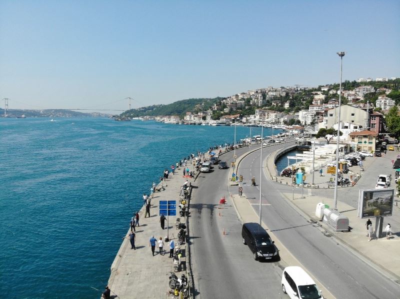 Kısıtlamanın olmadığı ilk haftasonu vatandaşlar Bebek Sahile akın etti, trafik kilitlendi
