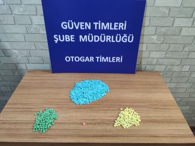 Ayakkabıdan 844 adet uyuşturucu hap çıktı
