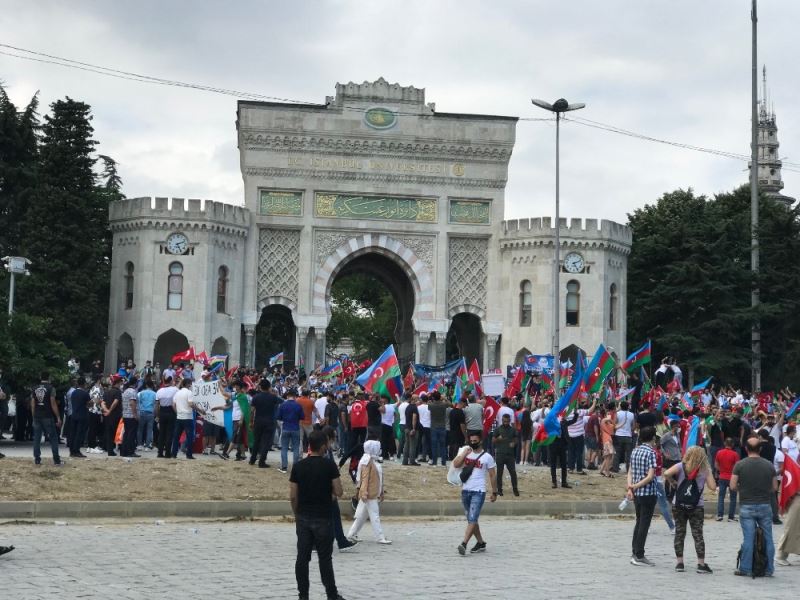 Beyazıt Meydanı’nda “Can Azerbaycan’a Canımız Feda” mitingi