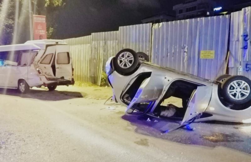 Maltepe sahil yolunda takla atan aracın sürücüsü kayıplara karıştı: 3 kişi yaralandı