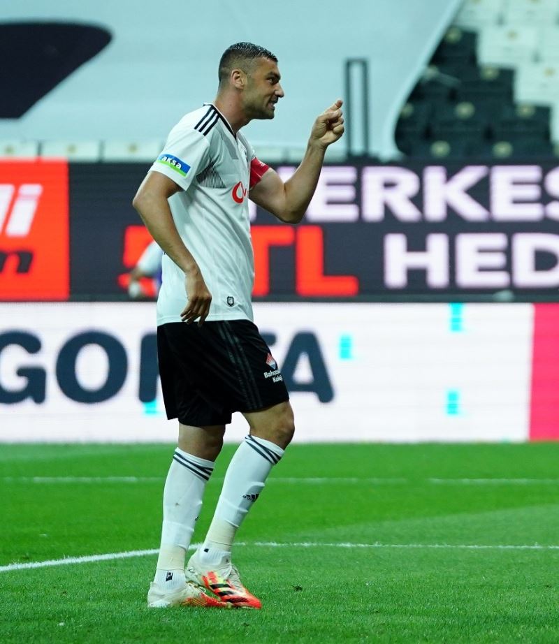 Burak Yılmaz’a Beşiktaş’tan izin çıktı

