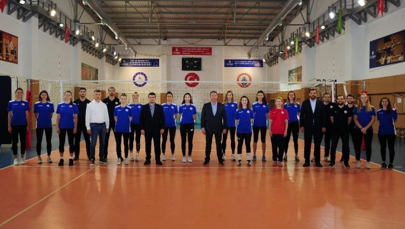 İstanbul BBSK Kadın Voleybol Takımı’nda imza günü
