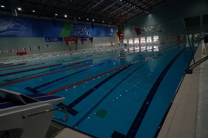 Yüzme havuzları lisanslı sporcular için açıldı
