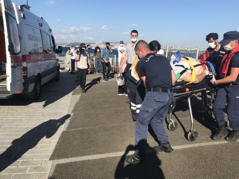 Karaköy’de vapurdan bir yolcu denize düştü