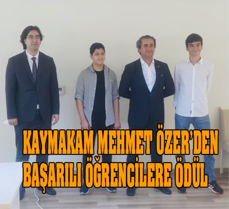 Kaymakam Mehmet Özer LGS sınavında tulum çıkartan öğrencileri ödüllendirdi