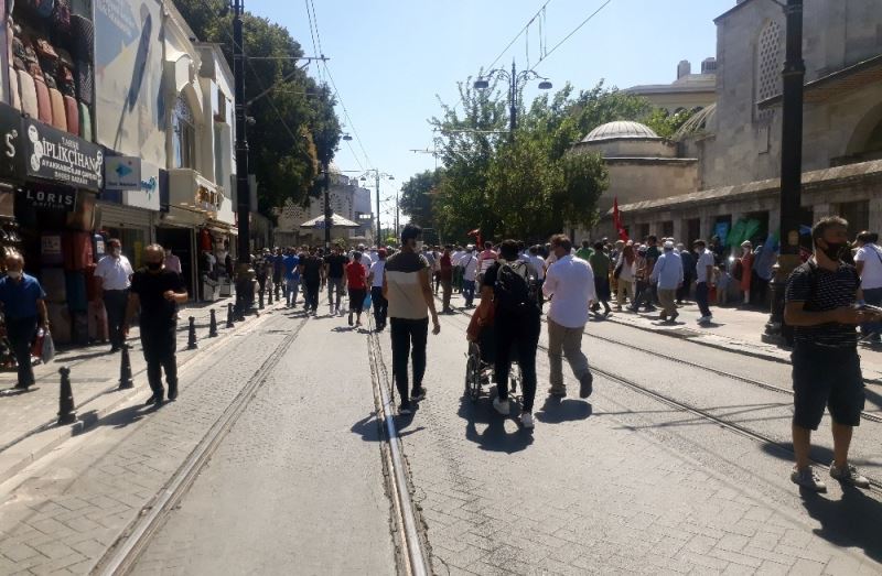 Vatandaşlar akın akın Ayasoyfa Camii’ne gidiyor