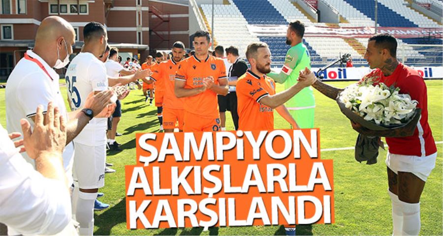 Kasımpaşa şampiyonu alkışlarla karşıladı