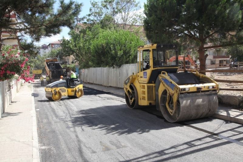 Kartal’da asfalt serim çalışmaları aralıksız devam ediyor
