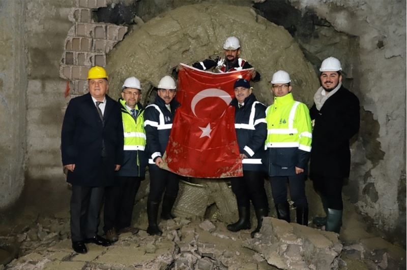 Zeytinburnu-Bahçelievler içme suyu tüneli pandemiye rağmen gününde tamamlandı
