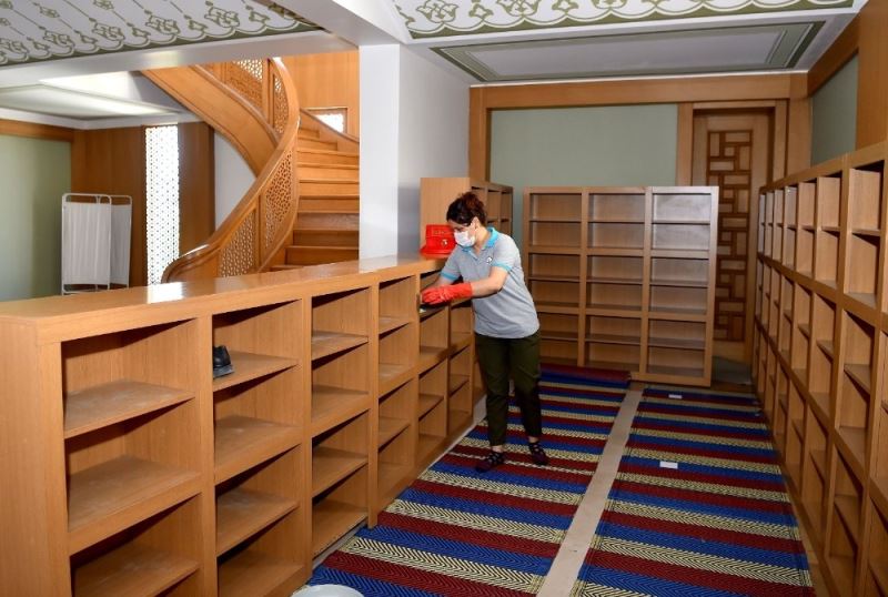 Avcılar’da ibadethaneler bayrama hazırlanıyor
