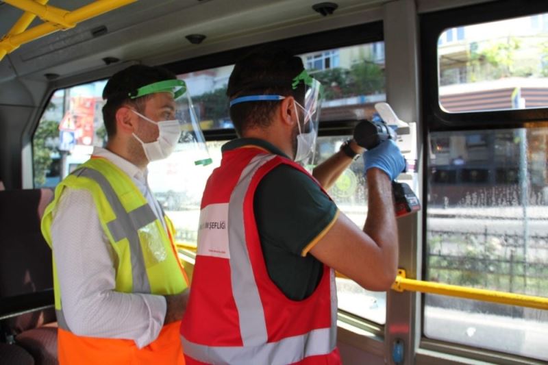 Kartal Belediyesi’nden minibüslere dezenfekte hizmeti
