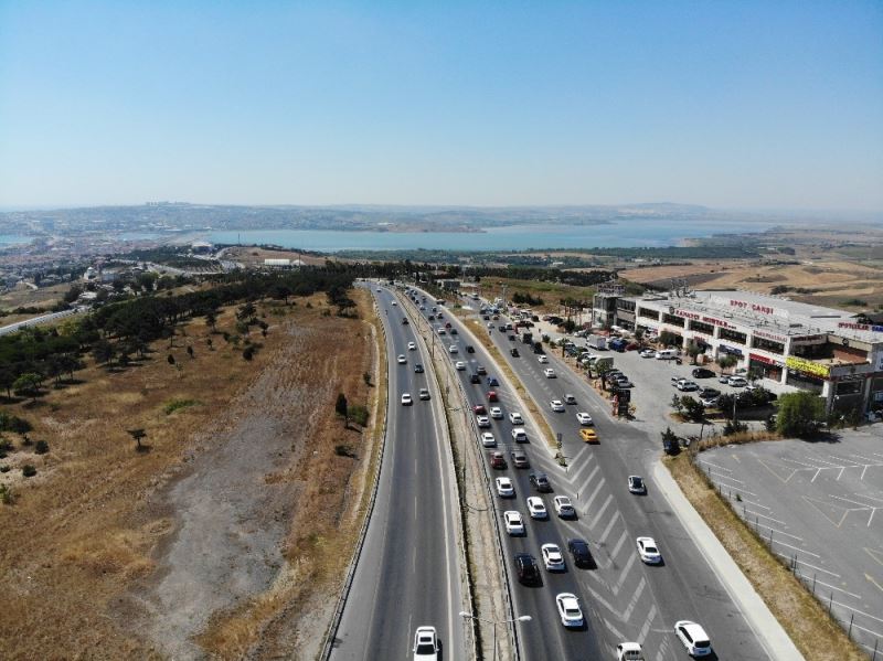 Tatilciler arife günü yollara düştü