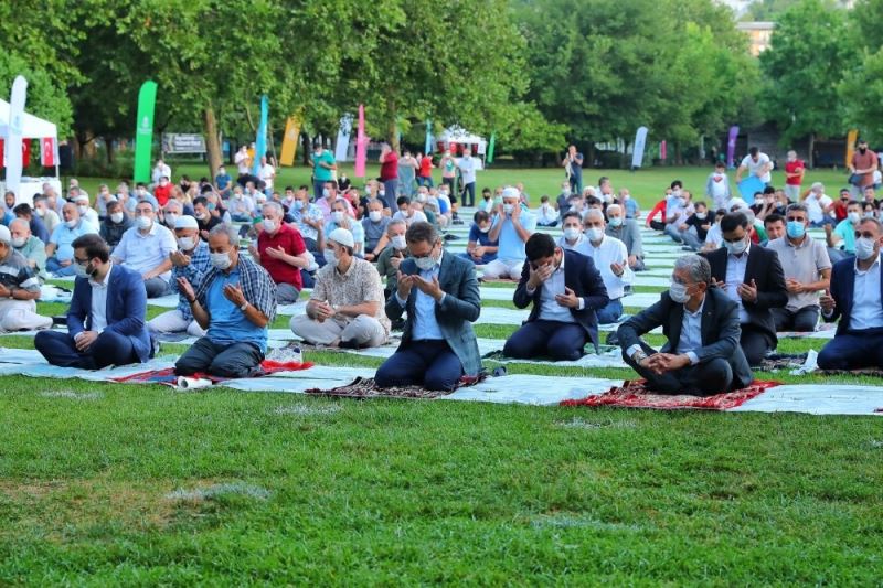 Başakşehir’de binlerce kişiyle bayram coşkusu
