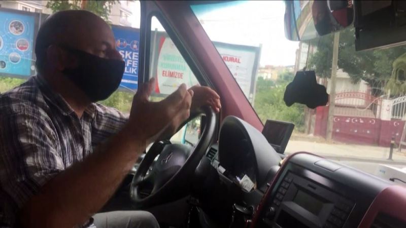Minibüs şoförü fazla yolcu aldı, “İnşallah uygulama yoktur. Eğer varsa da arabayı anahtarla polise bırakıp gideceğim”