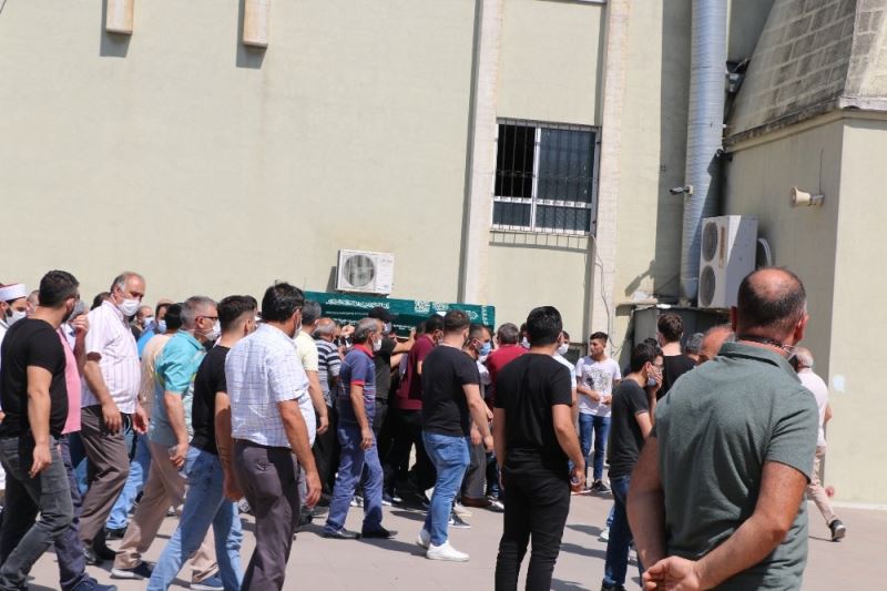 Otobüs kazasında hayatını kaybeden Erdem Okçu, son yolculuğuna uğurlandı
