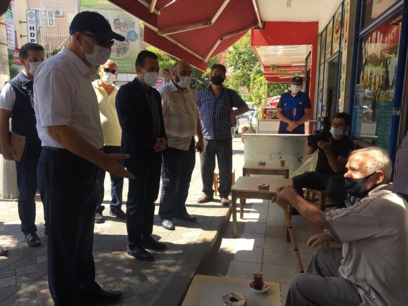 Tuzla’da kaymakam ve belediye başkanı korona virüs tedbirlerini denetledi
