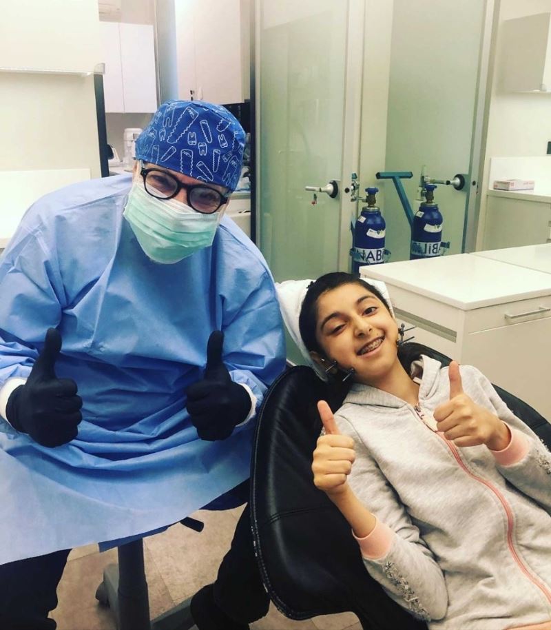 Gündüz çene cerrahı gece müzisyen
