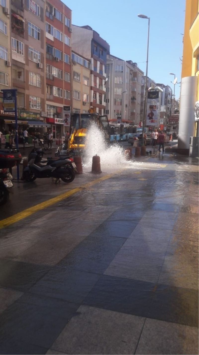 Beşiktaş’ta su borusu volkan gibi patlattı
