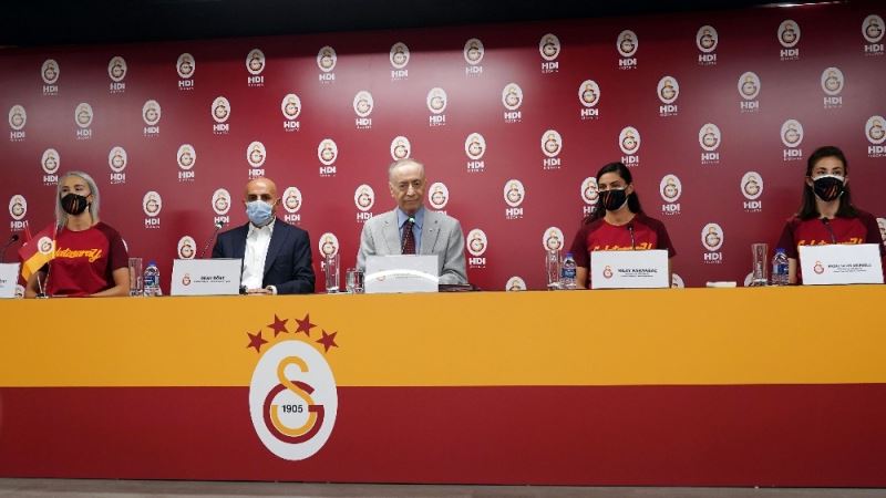 Galatasaray Kadın Voleybol Takımı’ndan 3 imza birden
