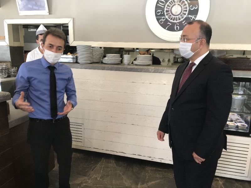 (Özel) Büyükçekmece’de korona virüs denetiminde kafe tuvaletinde dikkat çeken yazı
