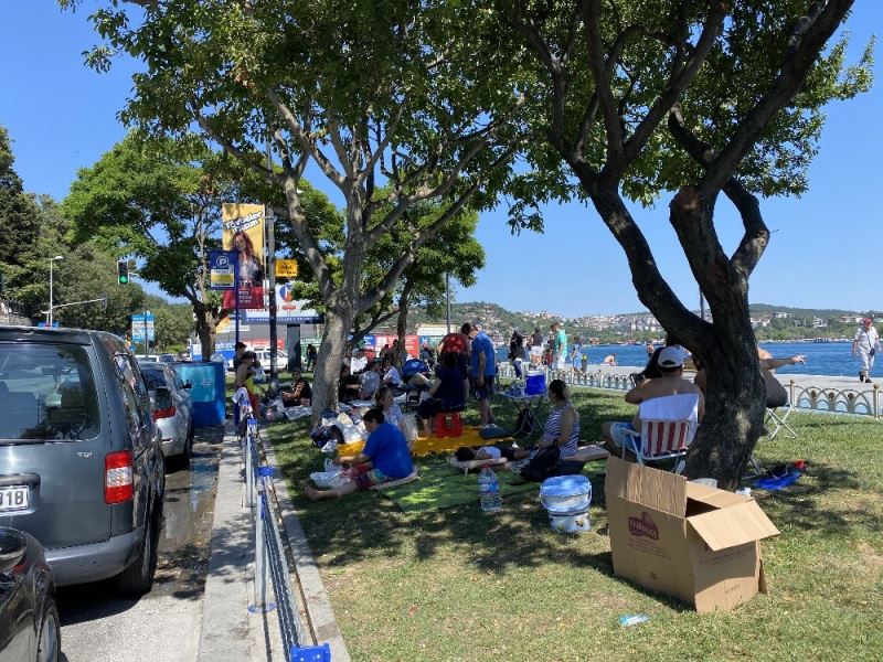 Kurban Bayramı’nı İstanbul’da geçiren vatandaşlar Bebek Sahili’ne akın etti
