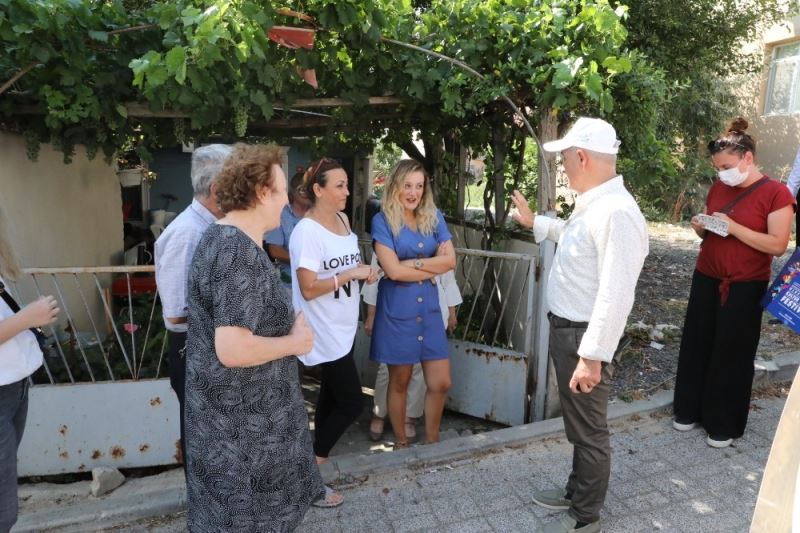 Başkan Akgün, sokak sokak gezerek ilçe halkı ile bayramlaştı
