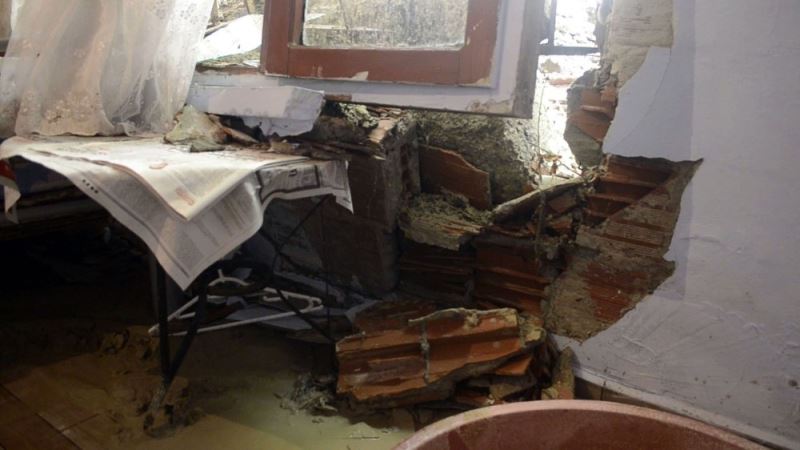 İstanbul’da yağmurdan zarar gören evlerde hasar tespiti yapıldı
