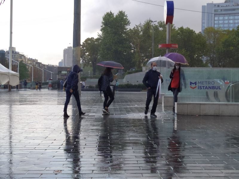 istanbullular güne sağanak yağmurla başladı
