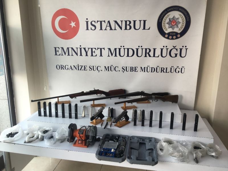 Silah kaçakçılığı baskınında ortaya çıkan manzara polisi bile şaşırttı
