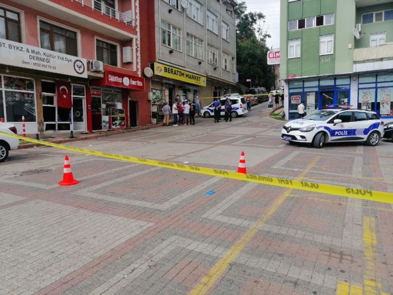 Beykoz’da otomobille derneğe dalan silahlı saldırganlar kurşun yağdırdı
