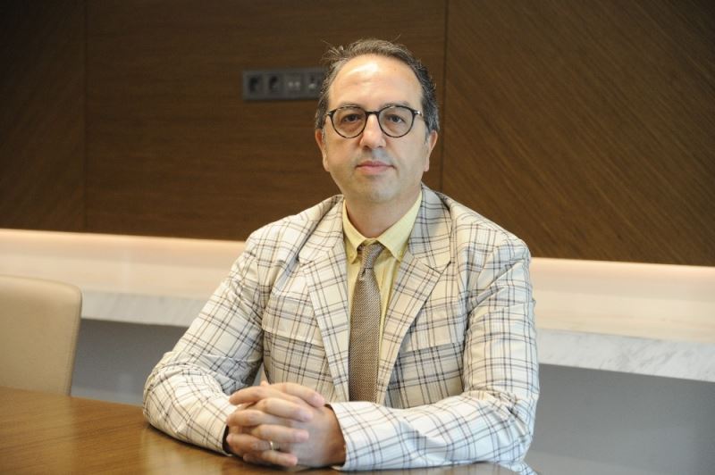 Prof. Dr. Alper Şener: “İyonize çinko içeren pastil virüslere karşı kalkan oluşturuyor”
