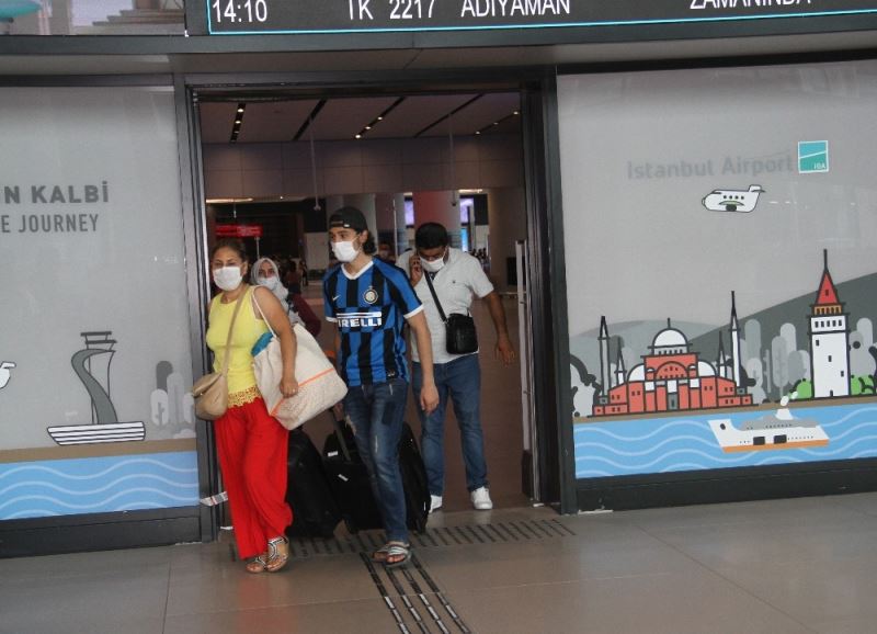 İstanbul Havalimanı’nda dönüş yoğunluğu başladı

