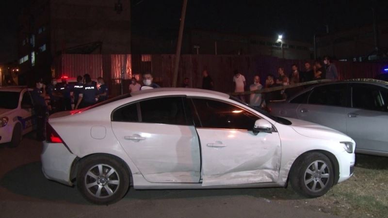Pendik’te silahlı kavgada yaralan şahıs  kaçarken kaza yaptı: 1 ağır yaralı
