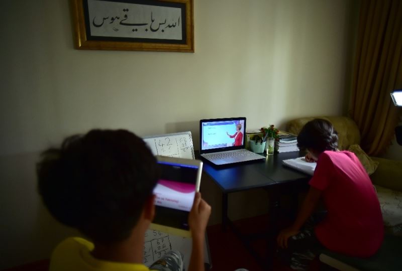 Ders zili evlerde çaldı
