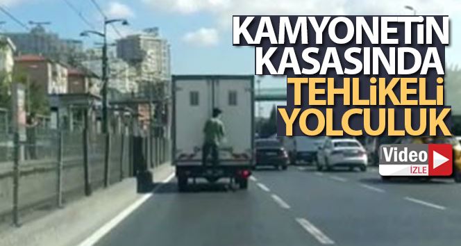 Kamyonetin kasasında tehlikeli yolculuk 