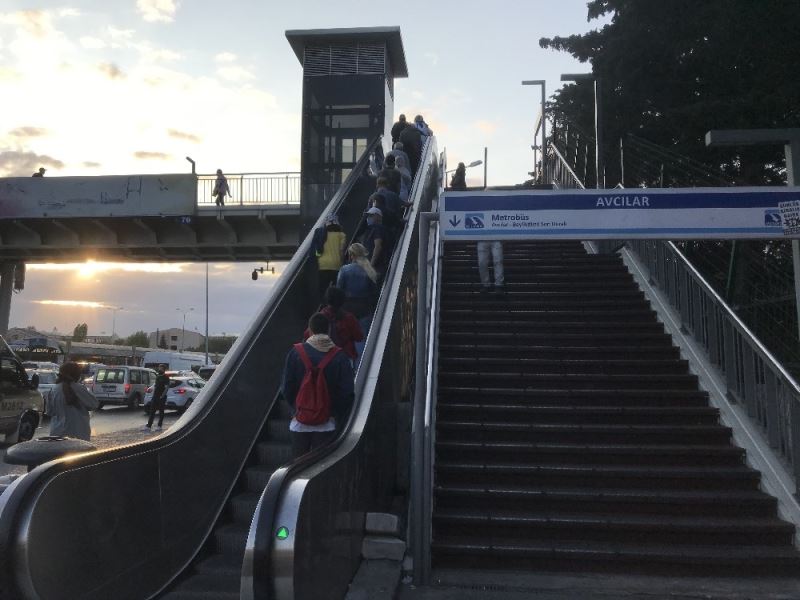 E-5’te okulların açıldığı ilk gün trafik yoğunluğu oluştu