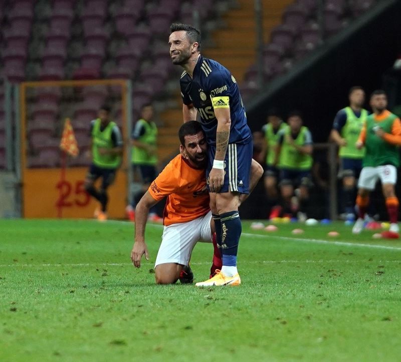 Arda Turan, 3 bin 481 gün sonra derbide
