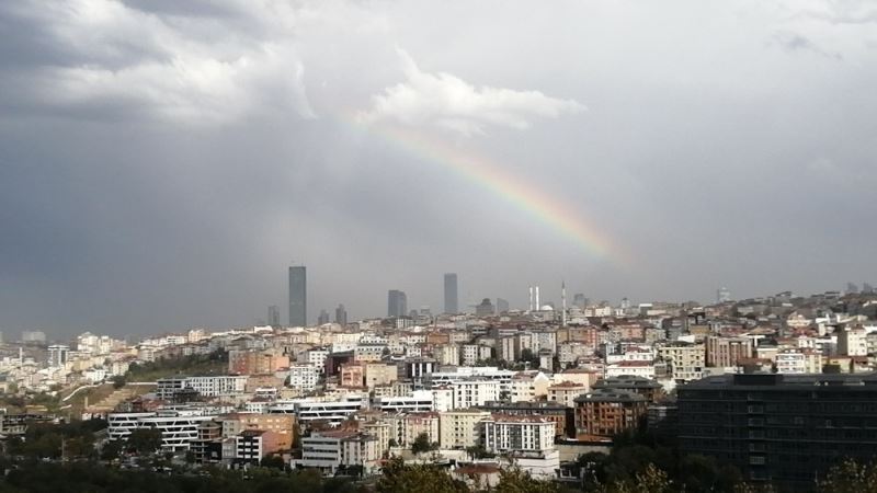 İstanbul’da yağış sonrası gök kuşağı sürprizi
