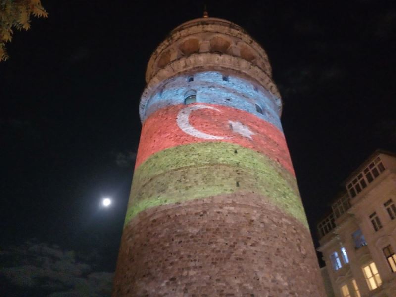 Galata Kulesi’nde Azerbaycan için ışıklandırma yapıldı