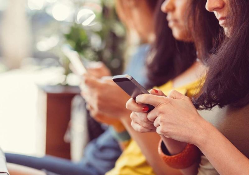 Günlük ortalama 4 saatimiz mobil internet kullanarak geçiyor
