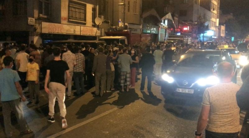 Beyoğlu’nda pazarcılar eylem yaparak yol kapattı