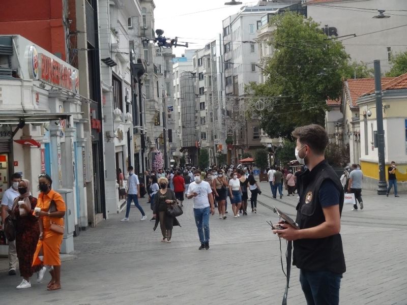 İstiklal Caddesi’nde drone’lu korona virüs uyarısı
