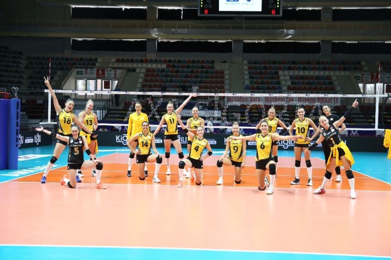 VakıfBank kupada lider olarak turladı
