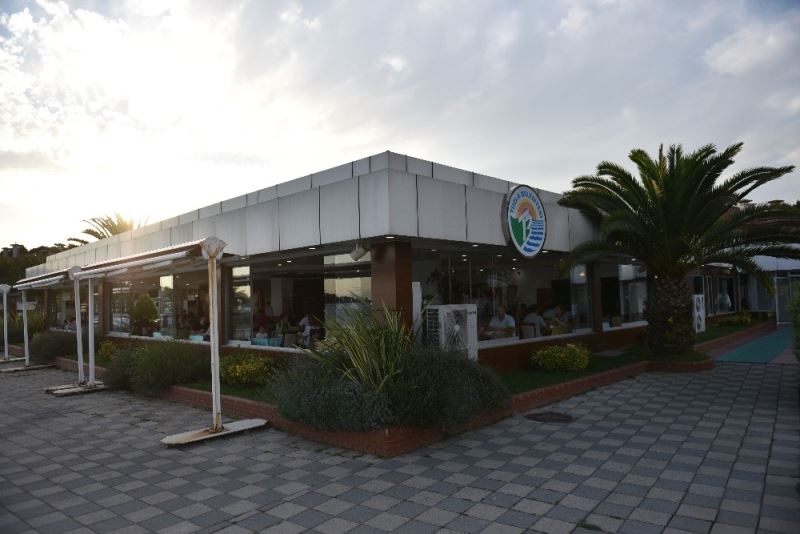 Tuzla Belediyesi balık restoranında, hijyen tedbirleri kapsamında sezonu açıldı
