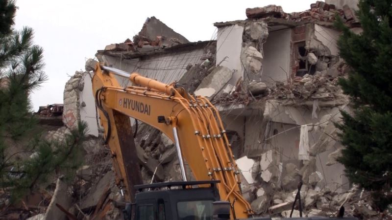 Büyükçekmece’nin ilk toplu konut projesiydi, yıkım çalışmaları başladı
