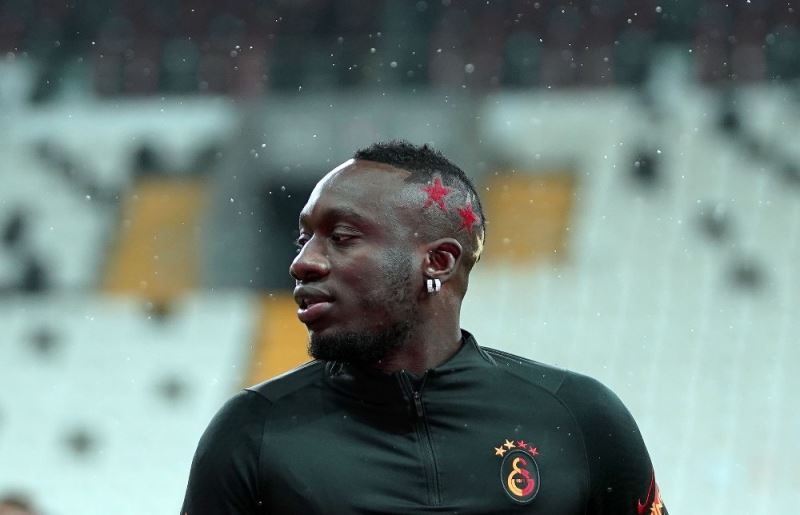 Mbaye Diagne kırmızı kart gördü
