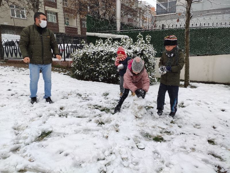 Sultangazi’de kar eğlencesi kısıtlama tanımadı
