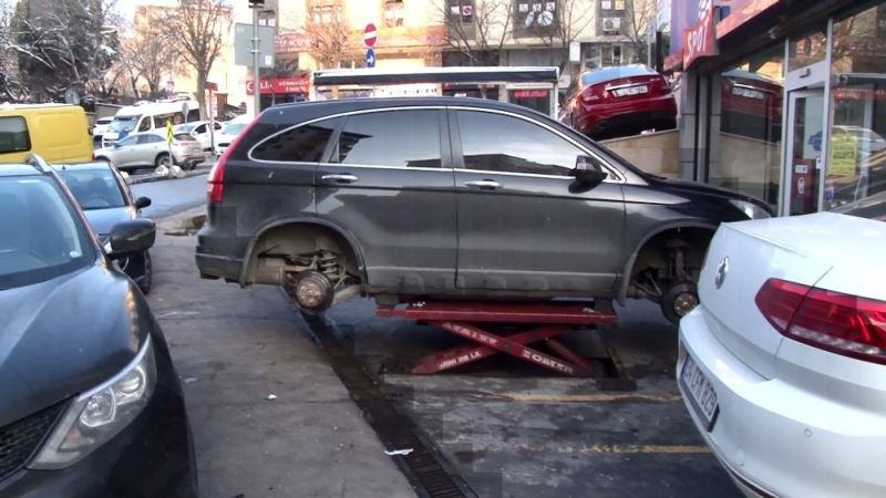 İstanbul’da lastikçilerde kış lastiği yoğunluğu

